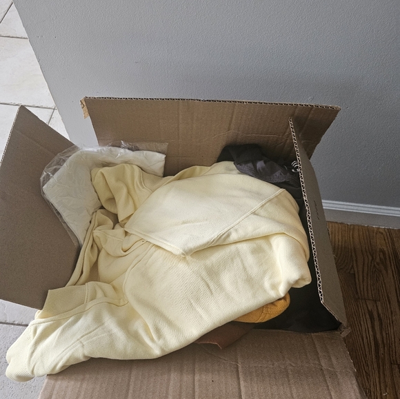 Mystery box with FREE New  Michael Kors bag - Picture 3 of 4